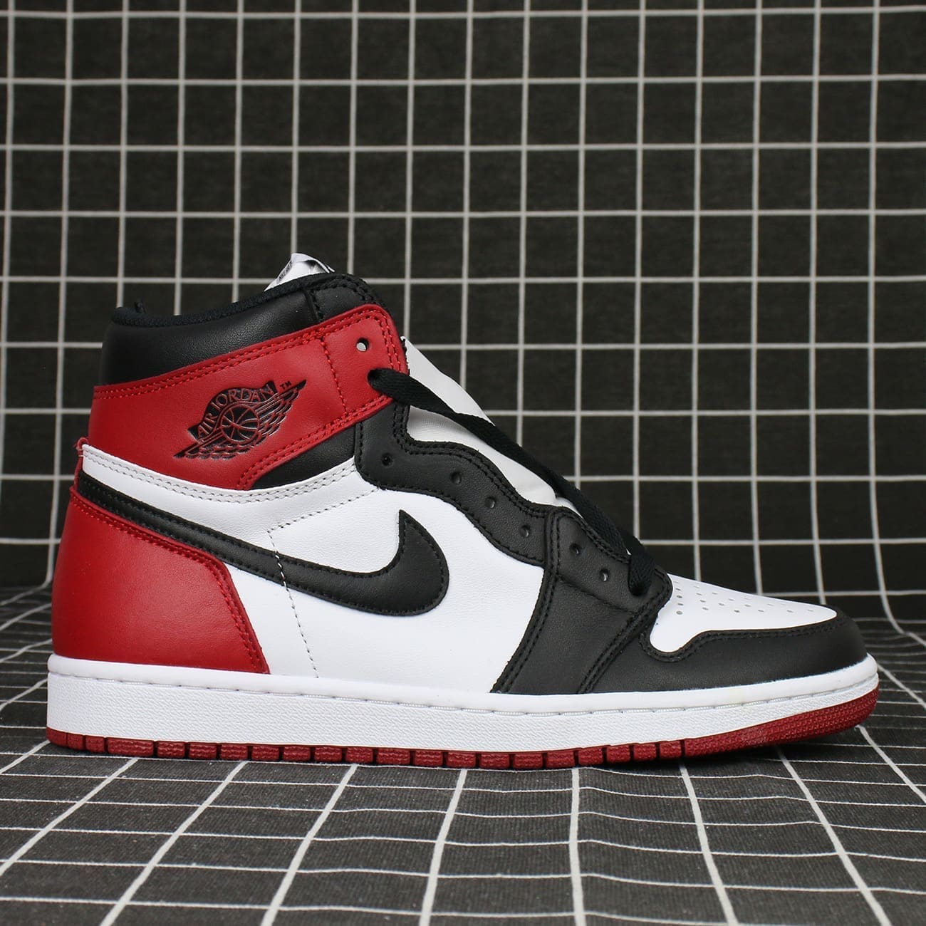 Air Jordan 1 Retro High OG Black Toe Replica