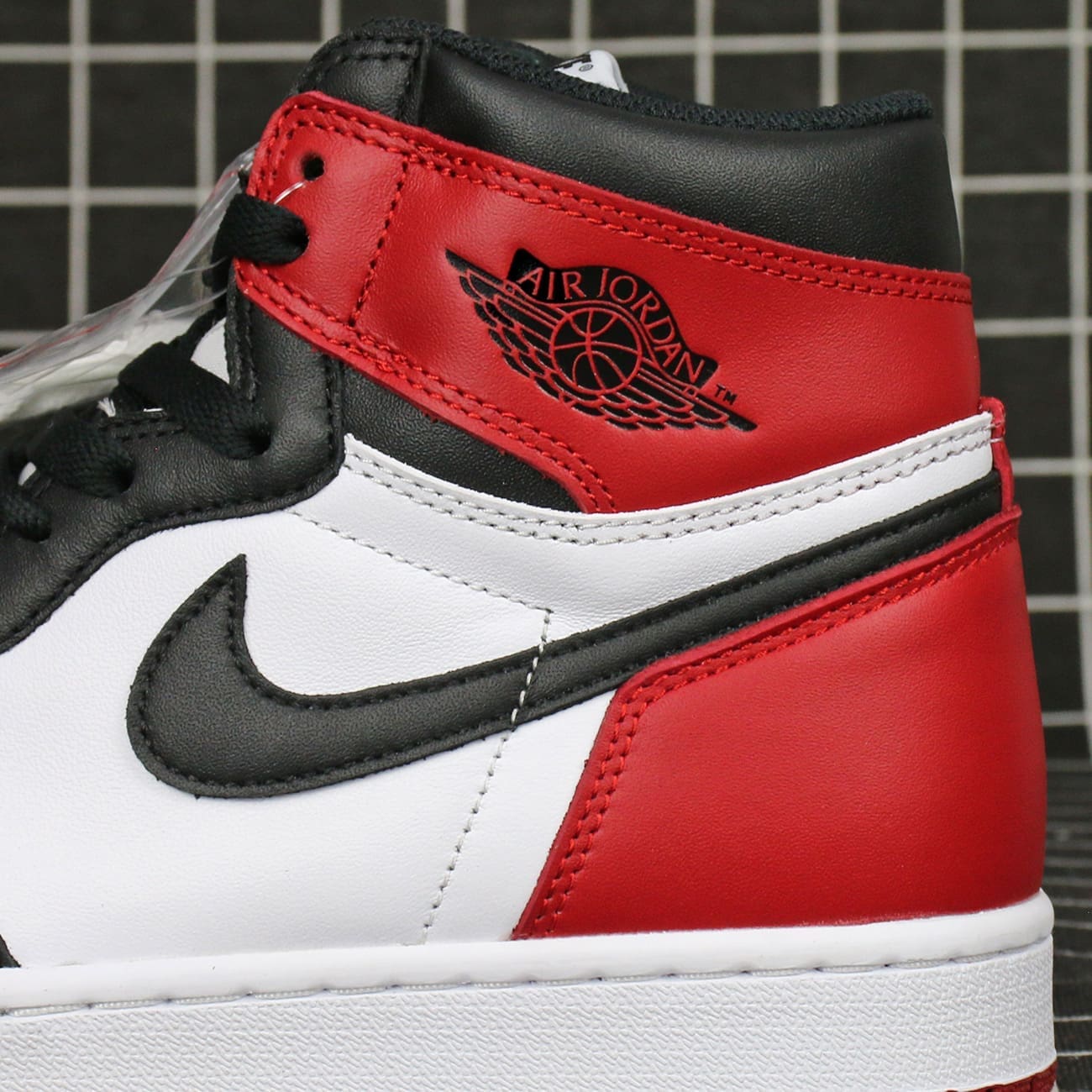 Air Jordan 1 Retro High OG Black Toe Replica