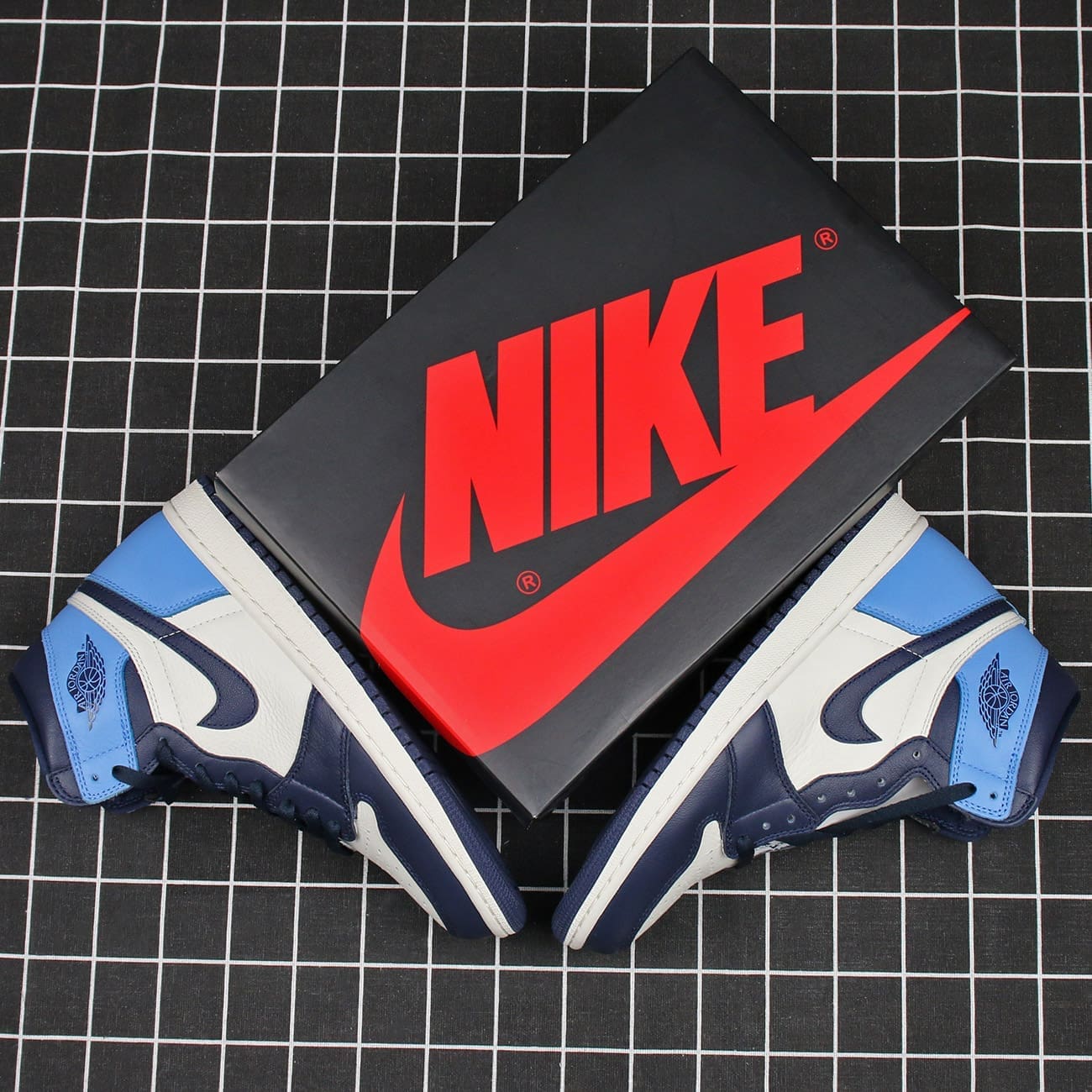 Air Jordan 1 Retro High OG Obsidian Replica