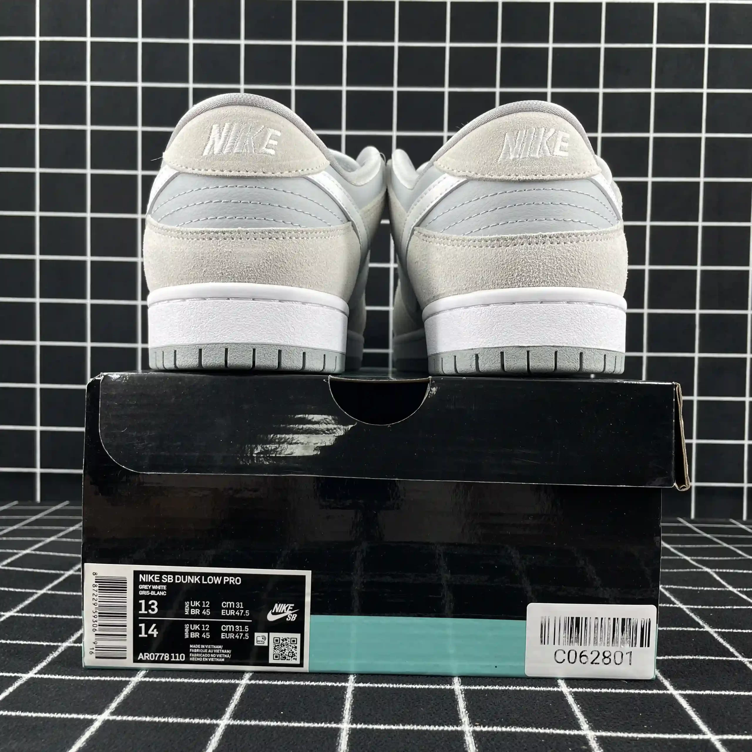 Nike SB Dunk Low Summit White Wolf Grey Replica