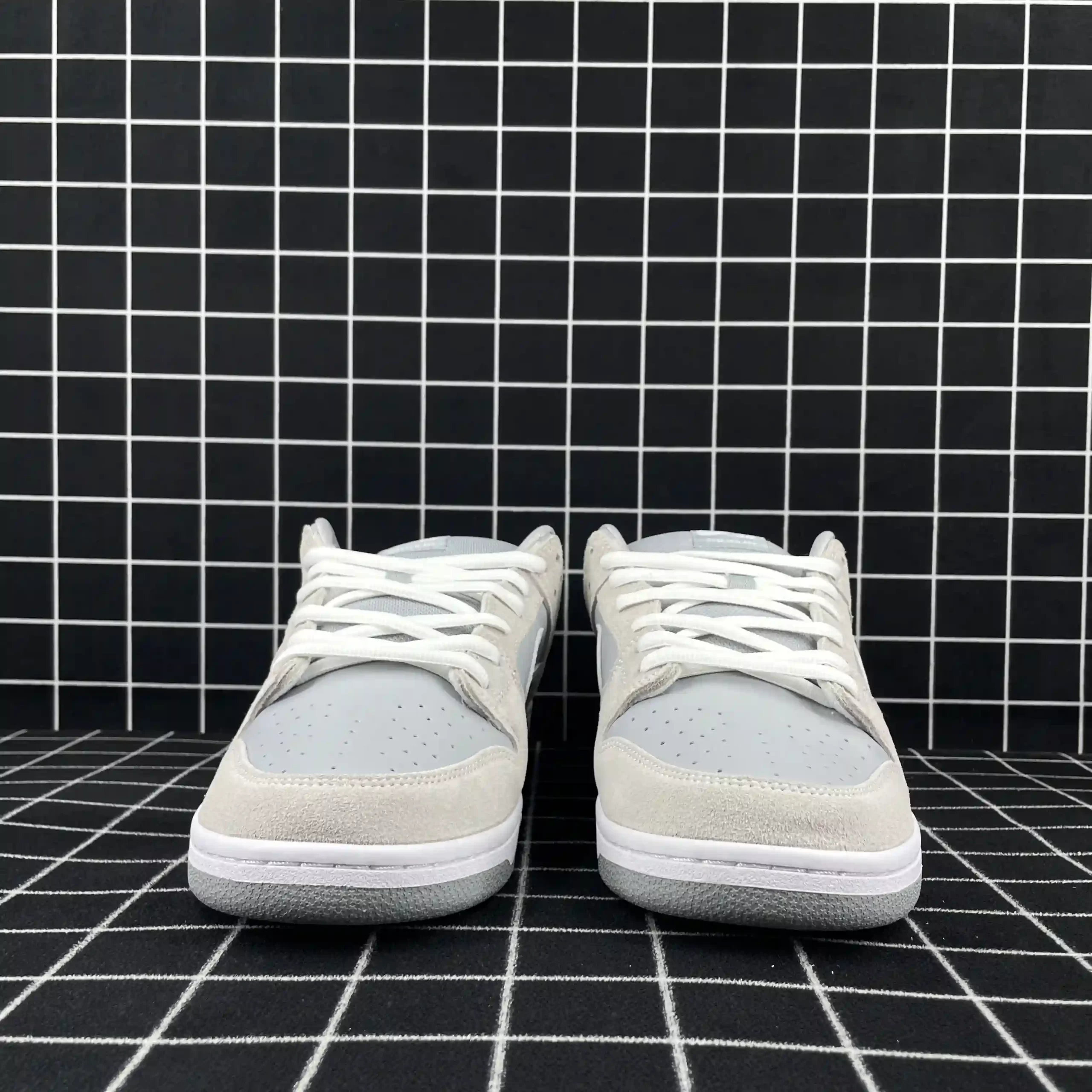Nike SB Dunk Low Summit White Wolf Grey Replica
