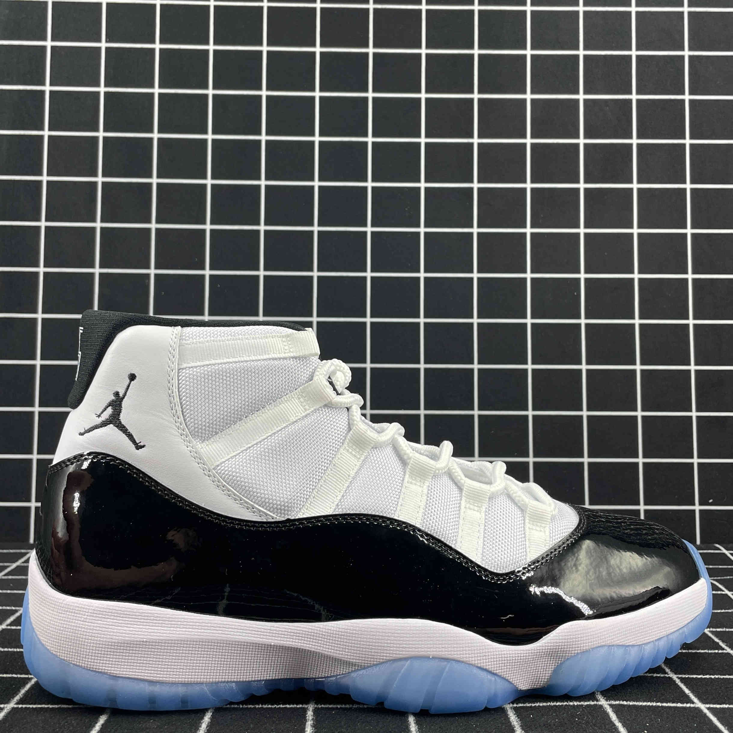 Air Jordan 11 Retro Low Emerald Replica