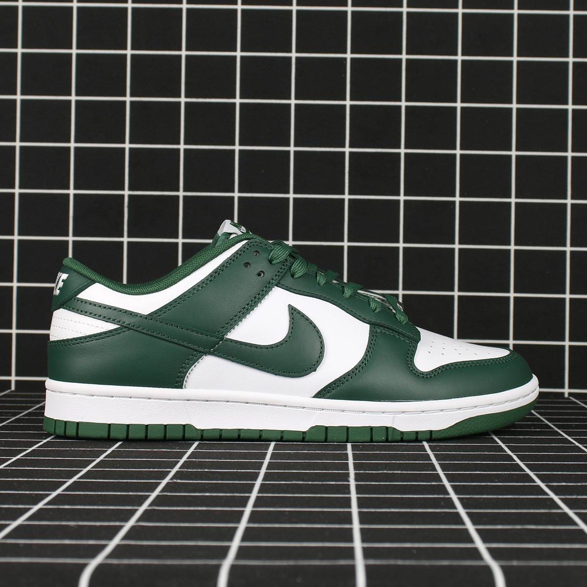 Nike Dunk Low Michigan State Replica