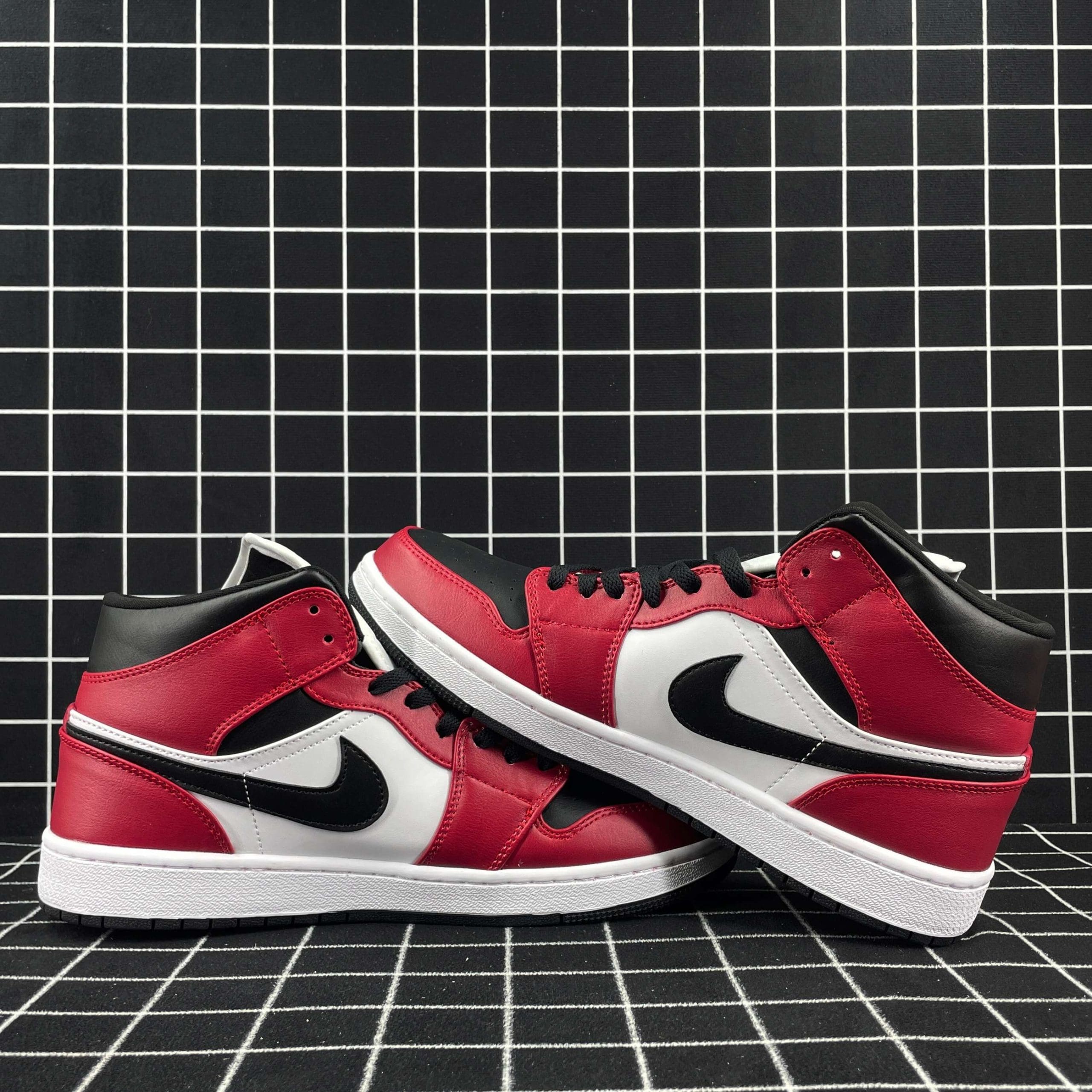 Air Jordan 1 Mid Chicago Black Toe
