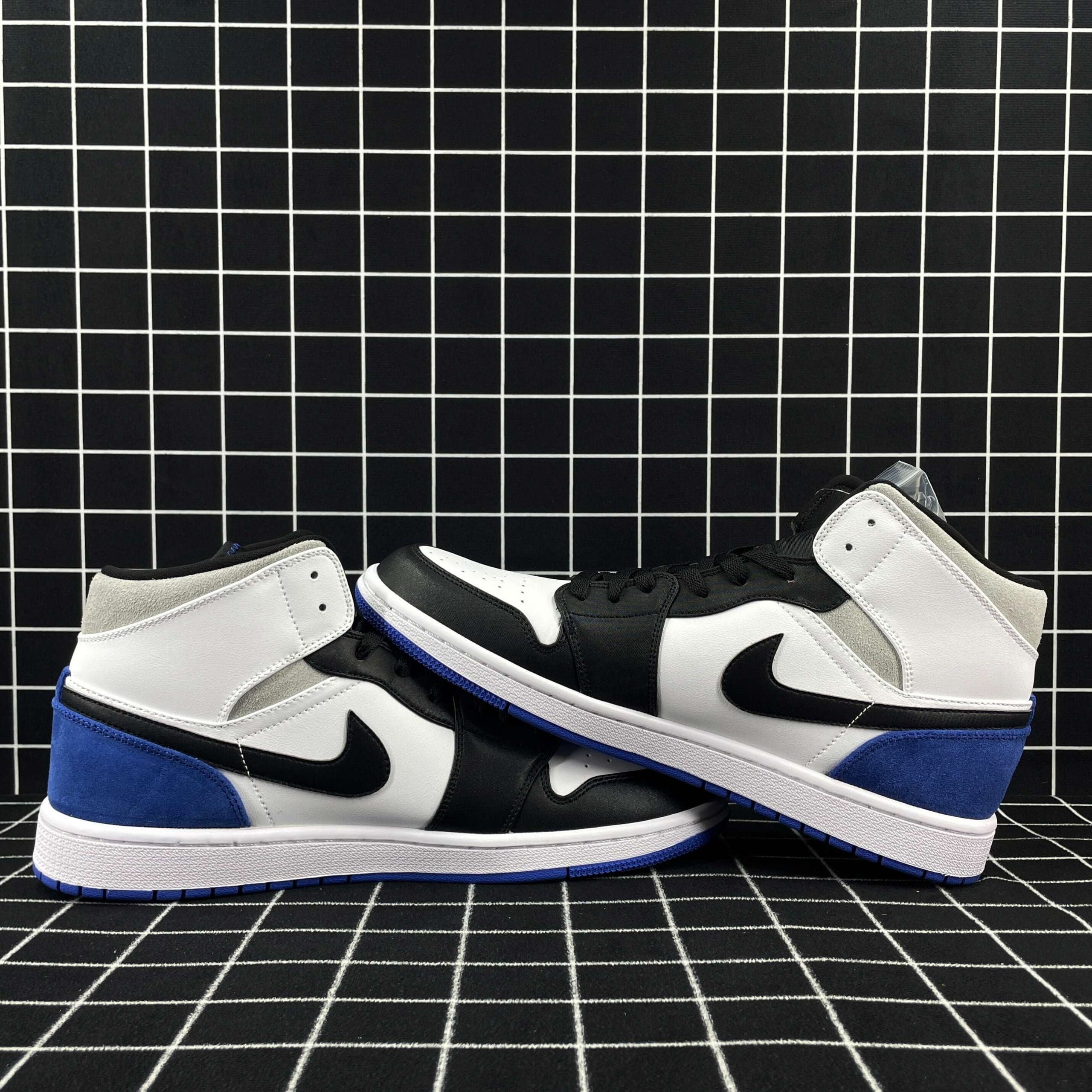 Jordan 1 Mid SE Royal Black Toe Replica