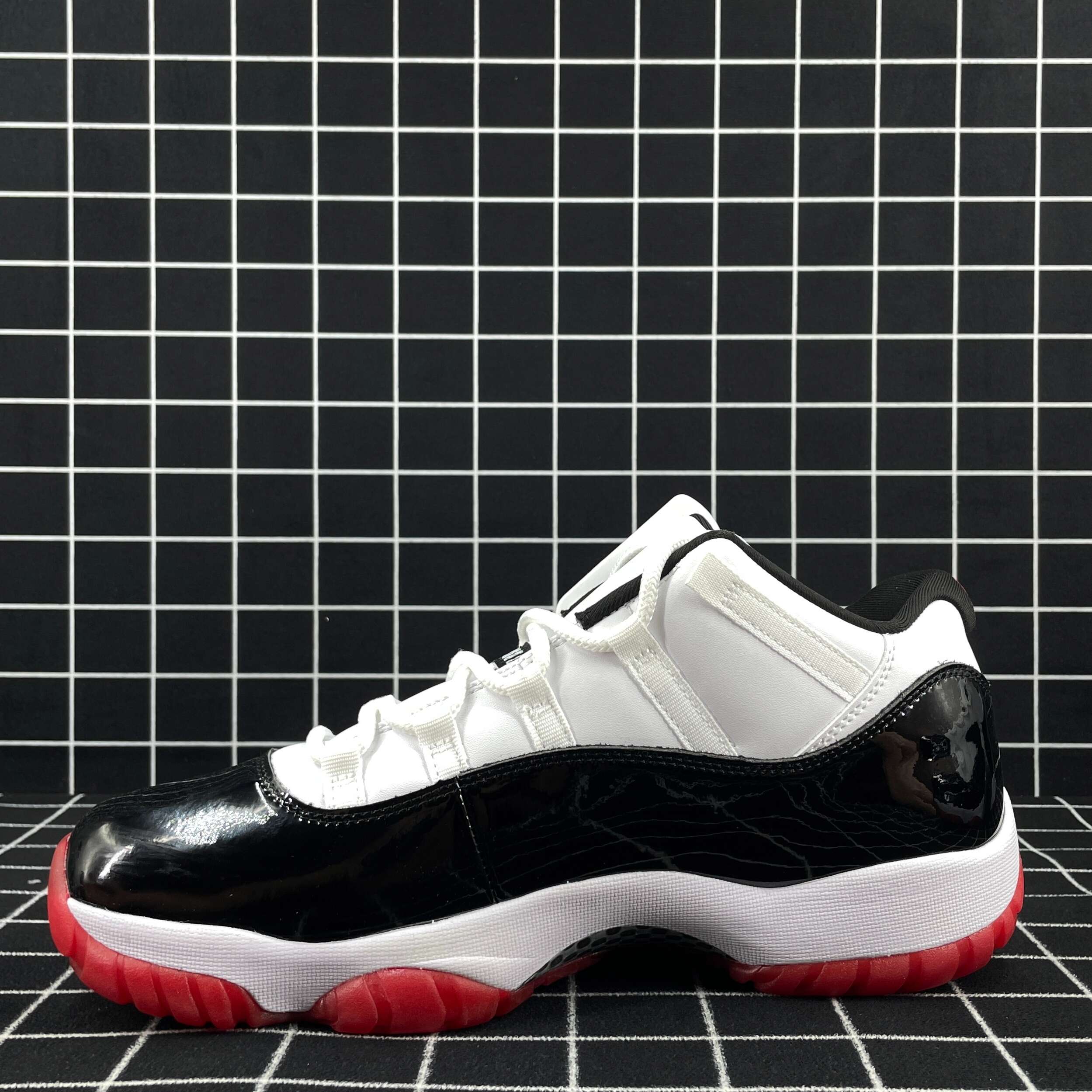 Jordan 11 Retro Low Concord Bred Replica