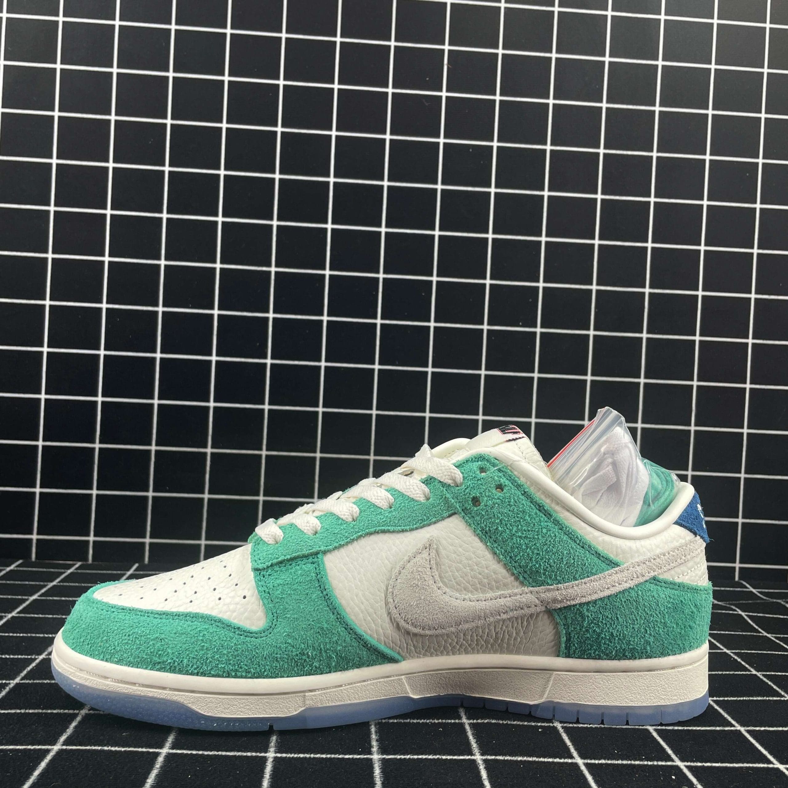 Kasina x Dunk Low Road Sign Replica