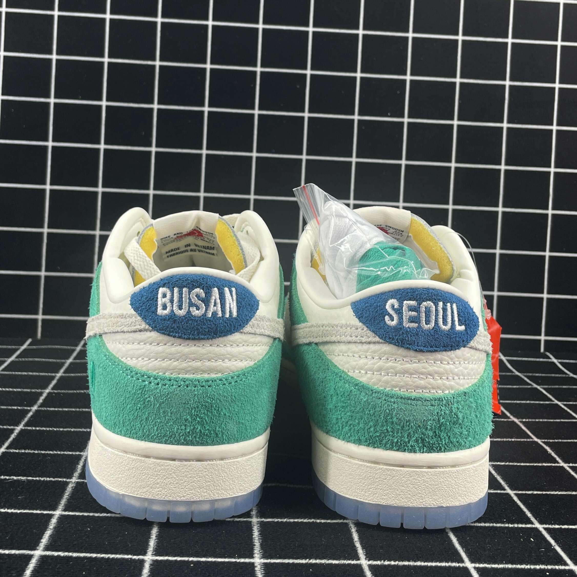 Kasina x Dunk Low Road Sign Replica