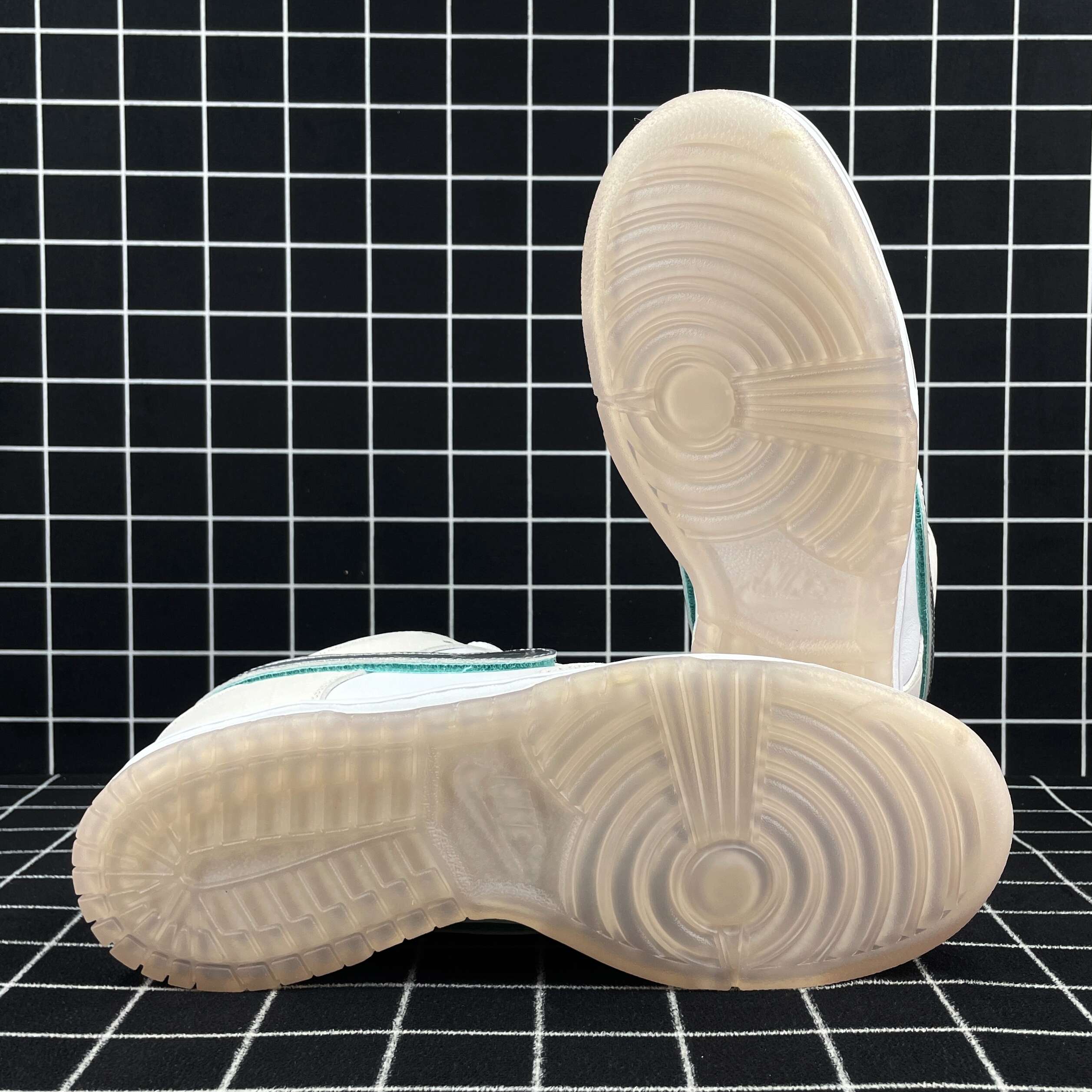 nike sb dunk low Di*m*nd s*pply co white Di*m*nd replica