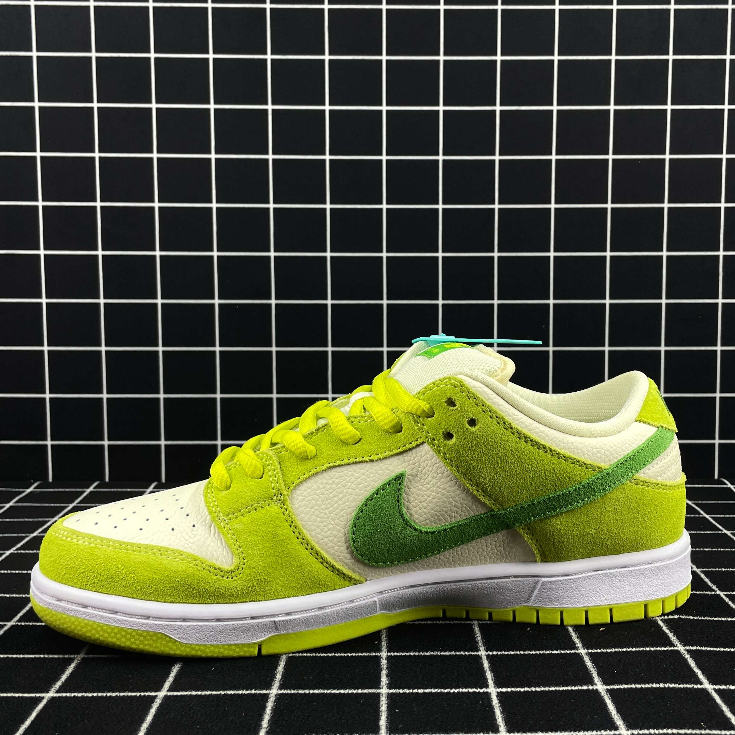 Nike SB Dunk Low Green Apple Replica