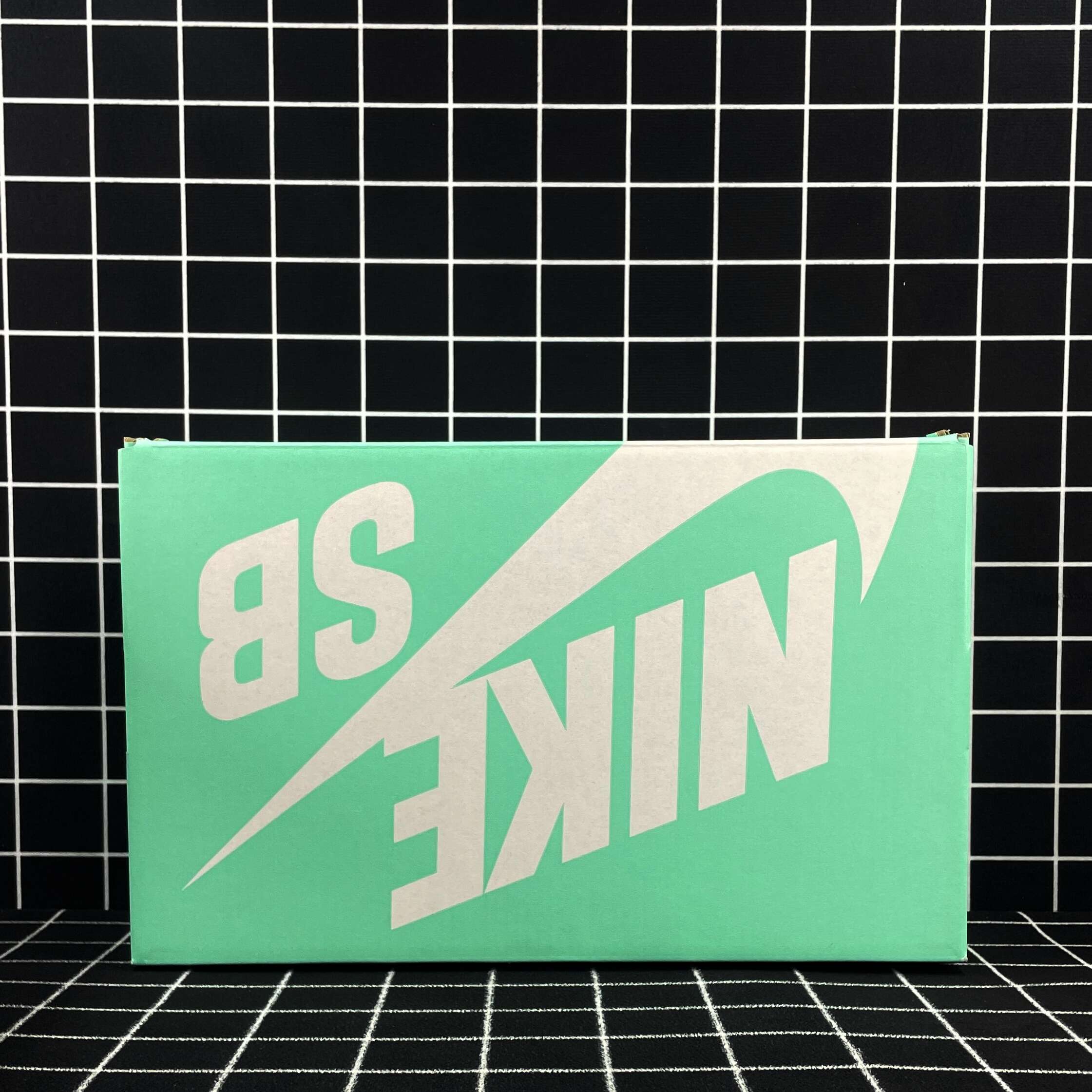 Nike SB Dunk Low StrangeLove Skateboards Replica