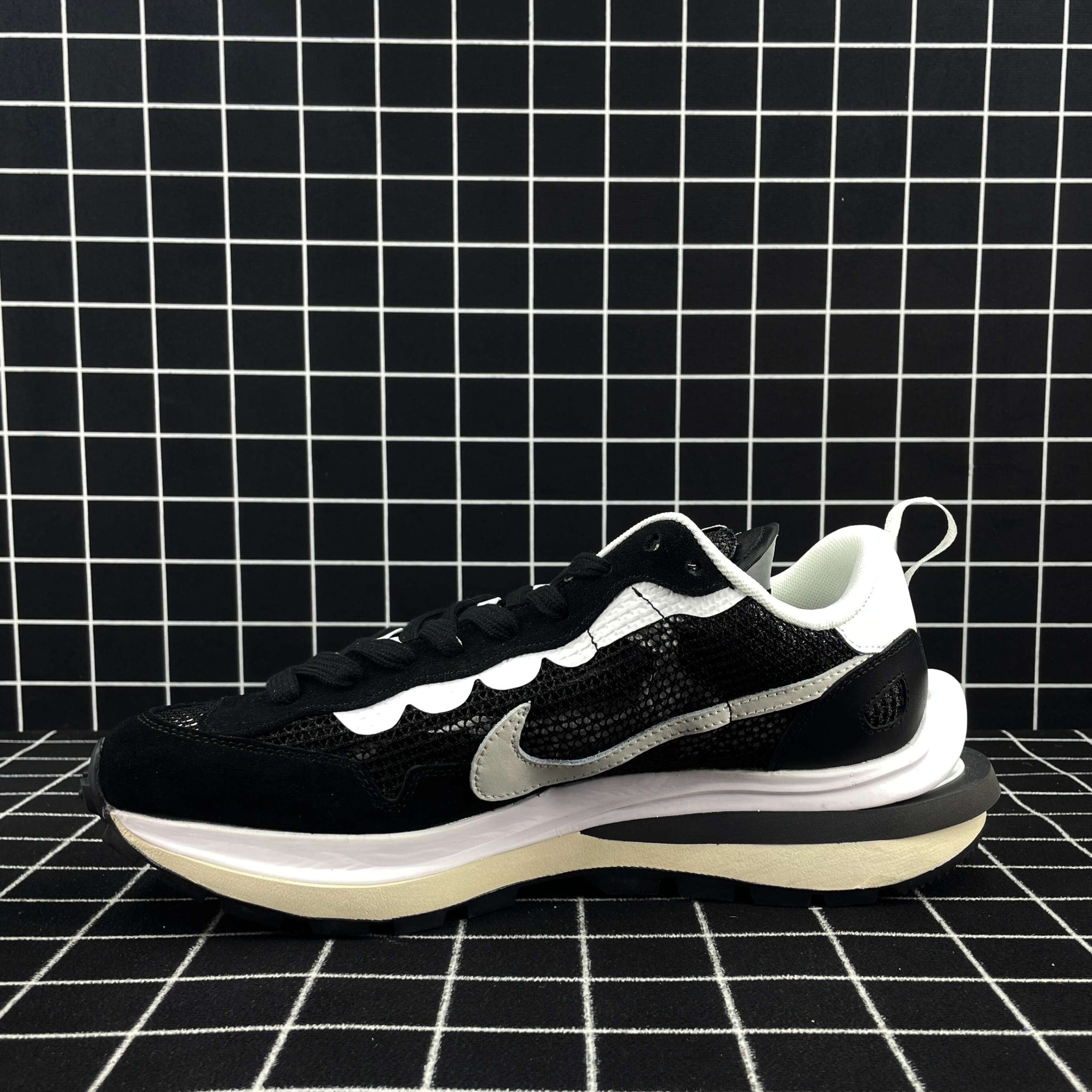 Nike VaporWaffle Sacai Black White Replica