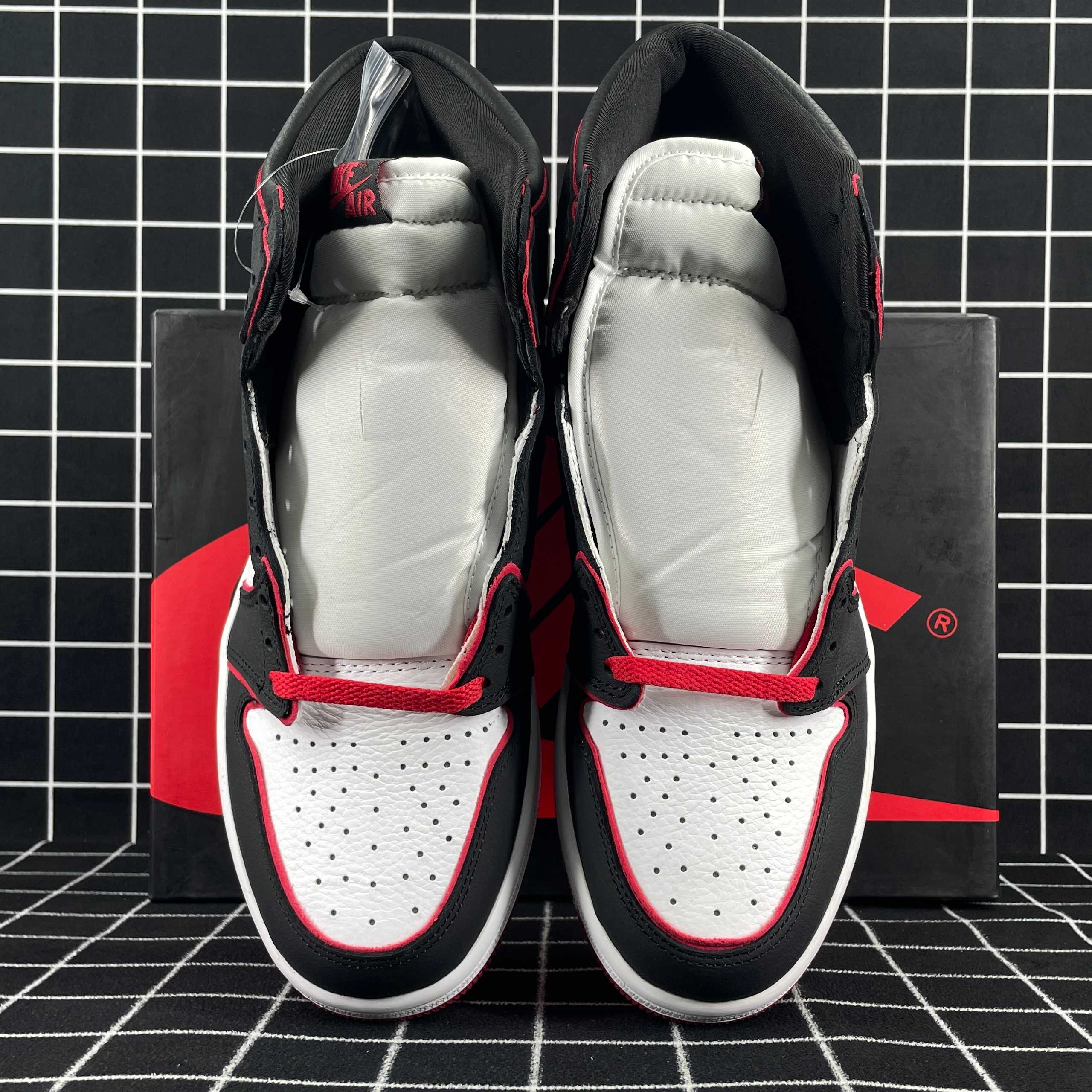 Air Jordan 1 Retro High OG Bloodline Replica