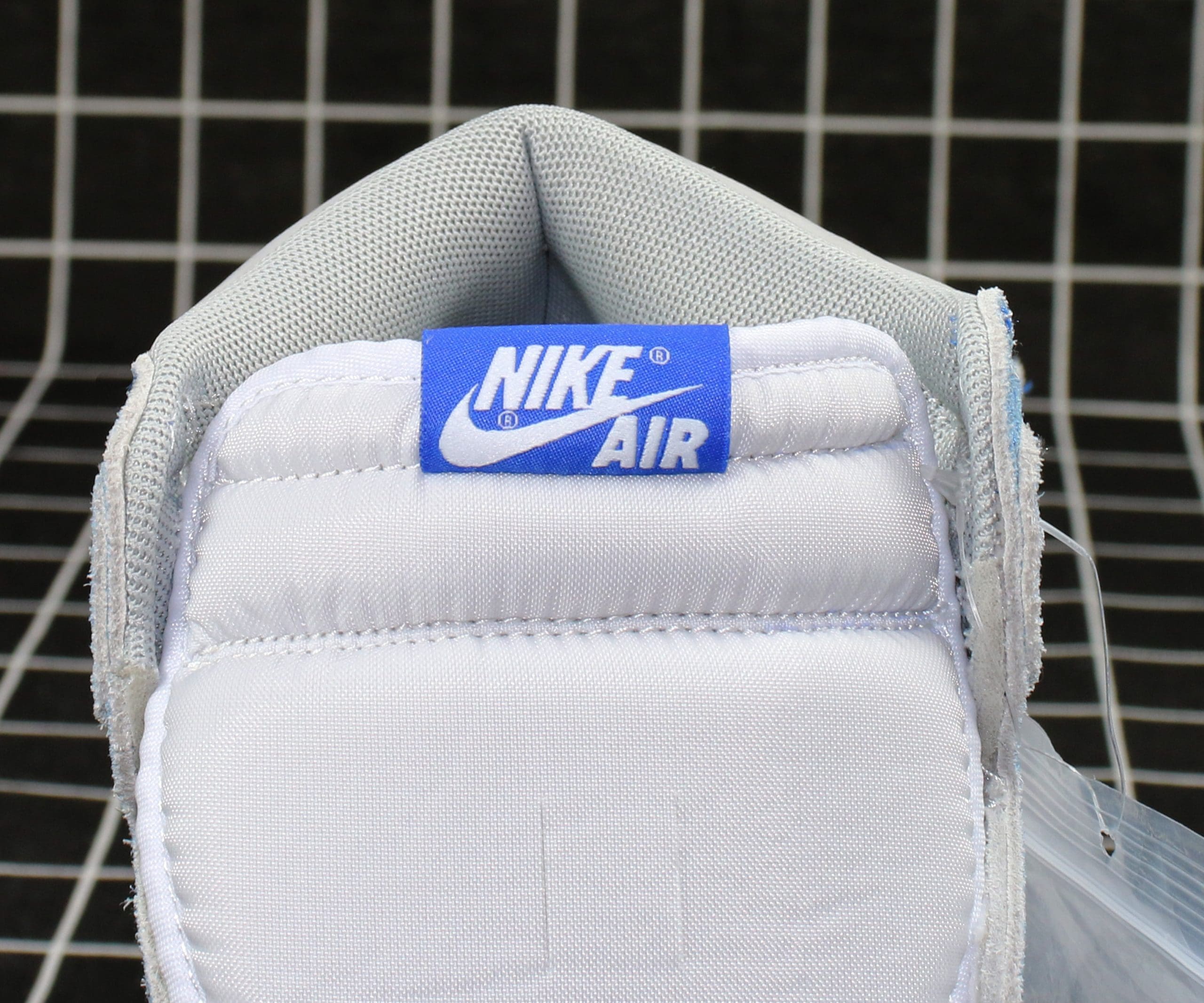 Air Jordan 1 Retro High OG Hyper Royal Replica