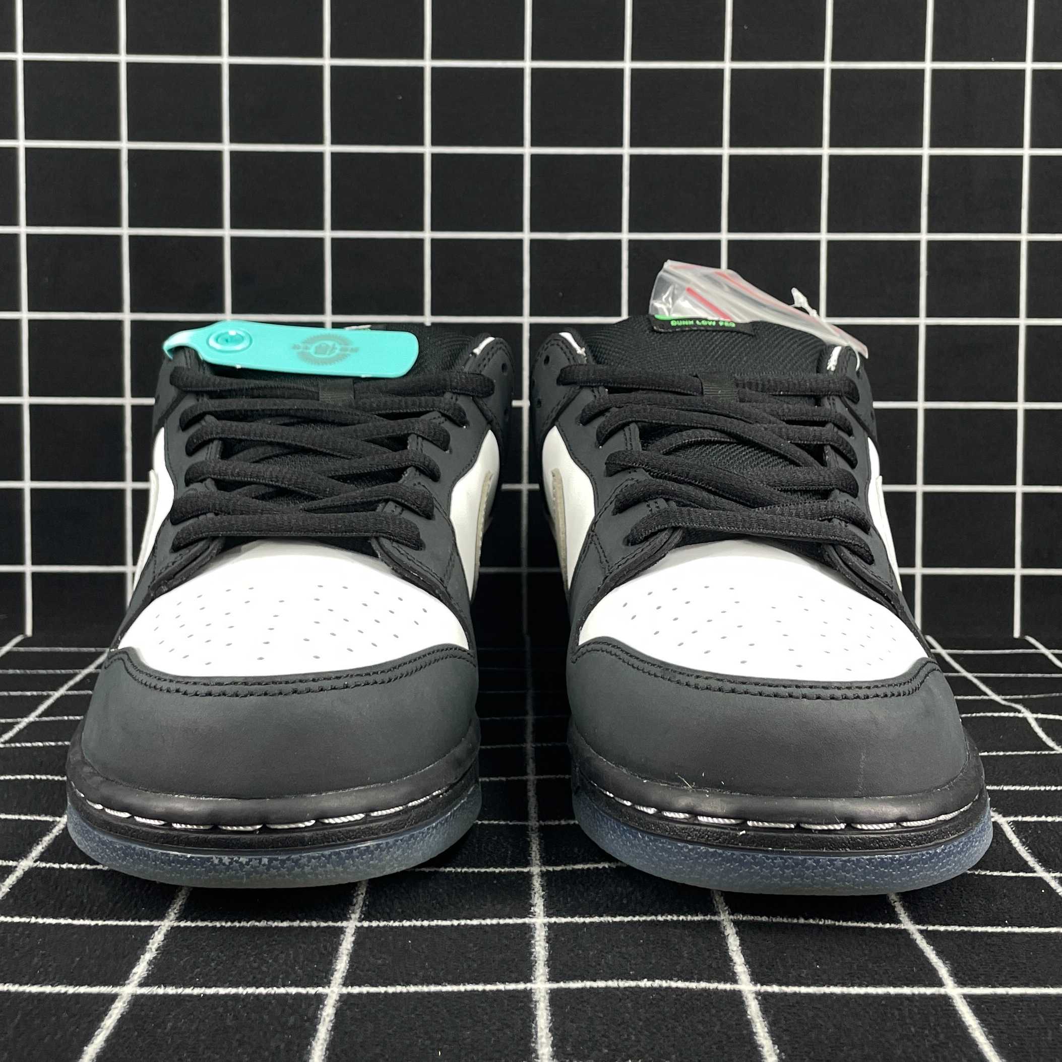 Nike SB Dunk Low Staple Panda Pigeon Replica