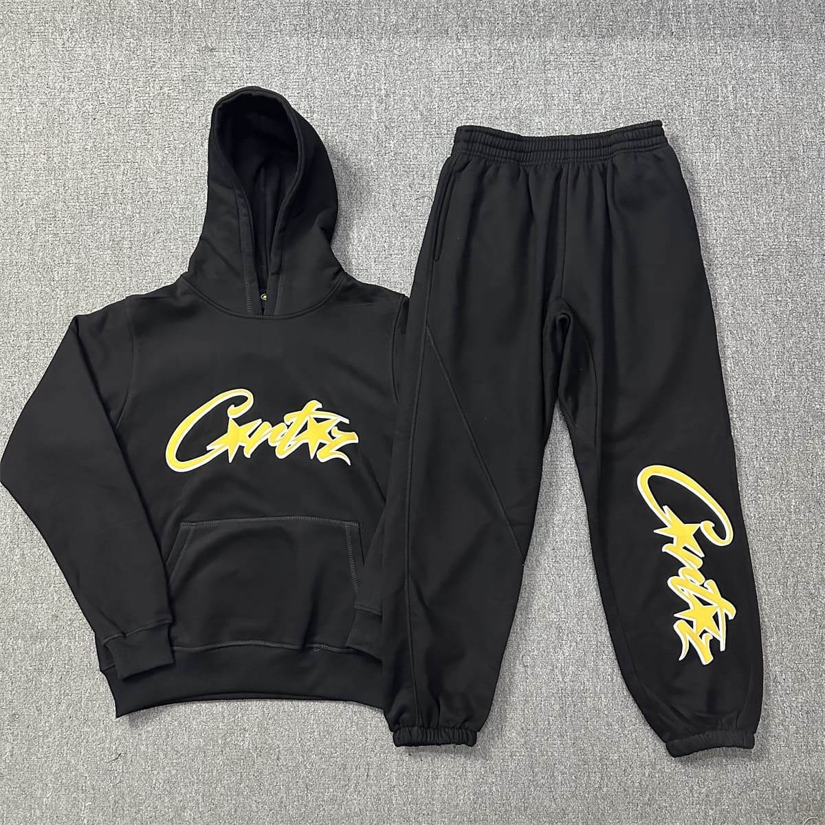 Corteiz Devil Island Yellow Logo Velvet Hooded Sweatshirt and Sweatpants Set for Autumn and Winter