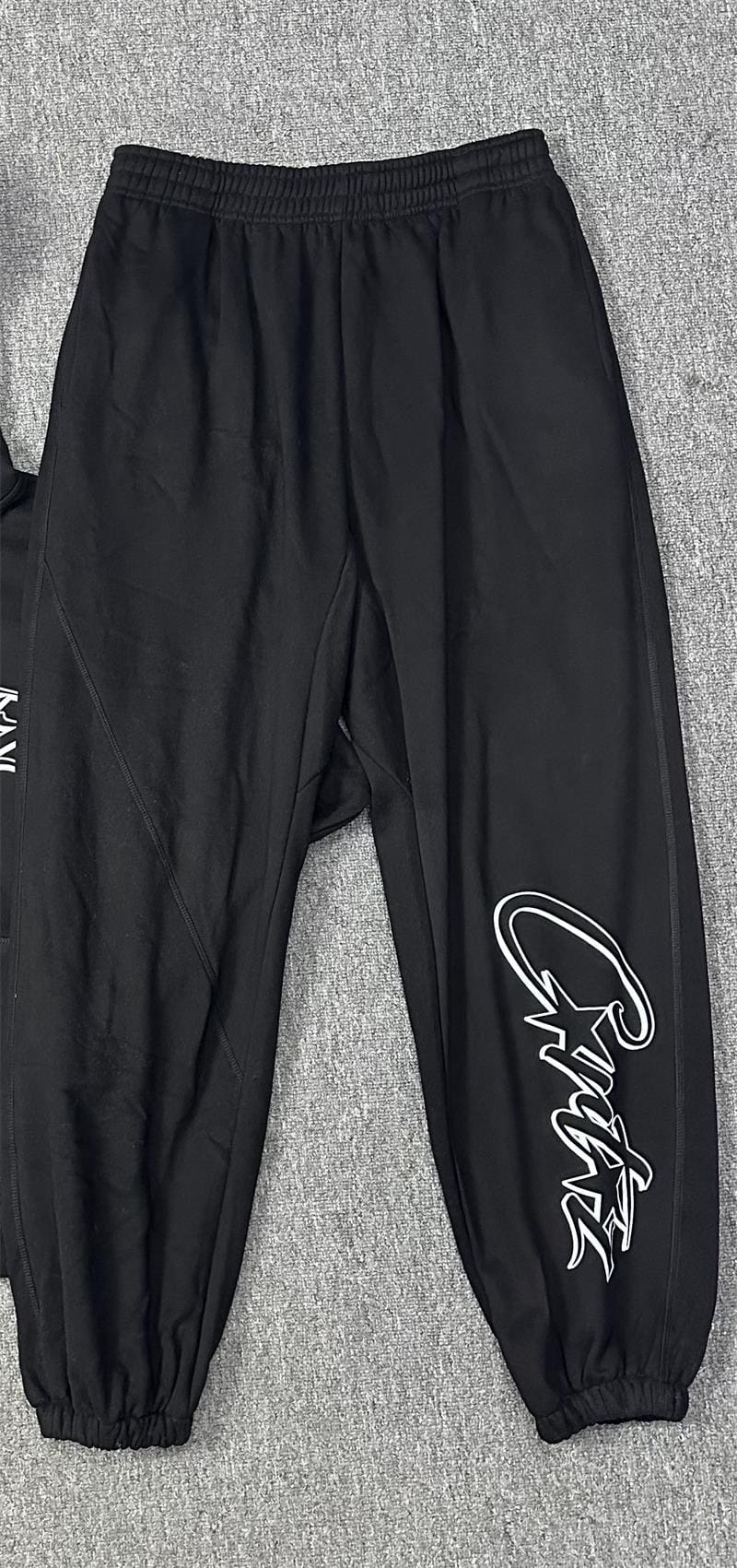 Corteiz Devil Island Letter Print Fleece-Lined Sweatshirt and Sweatpants Set for Men and Women
