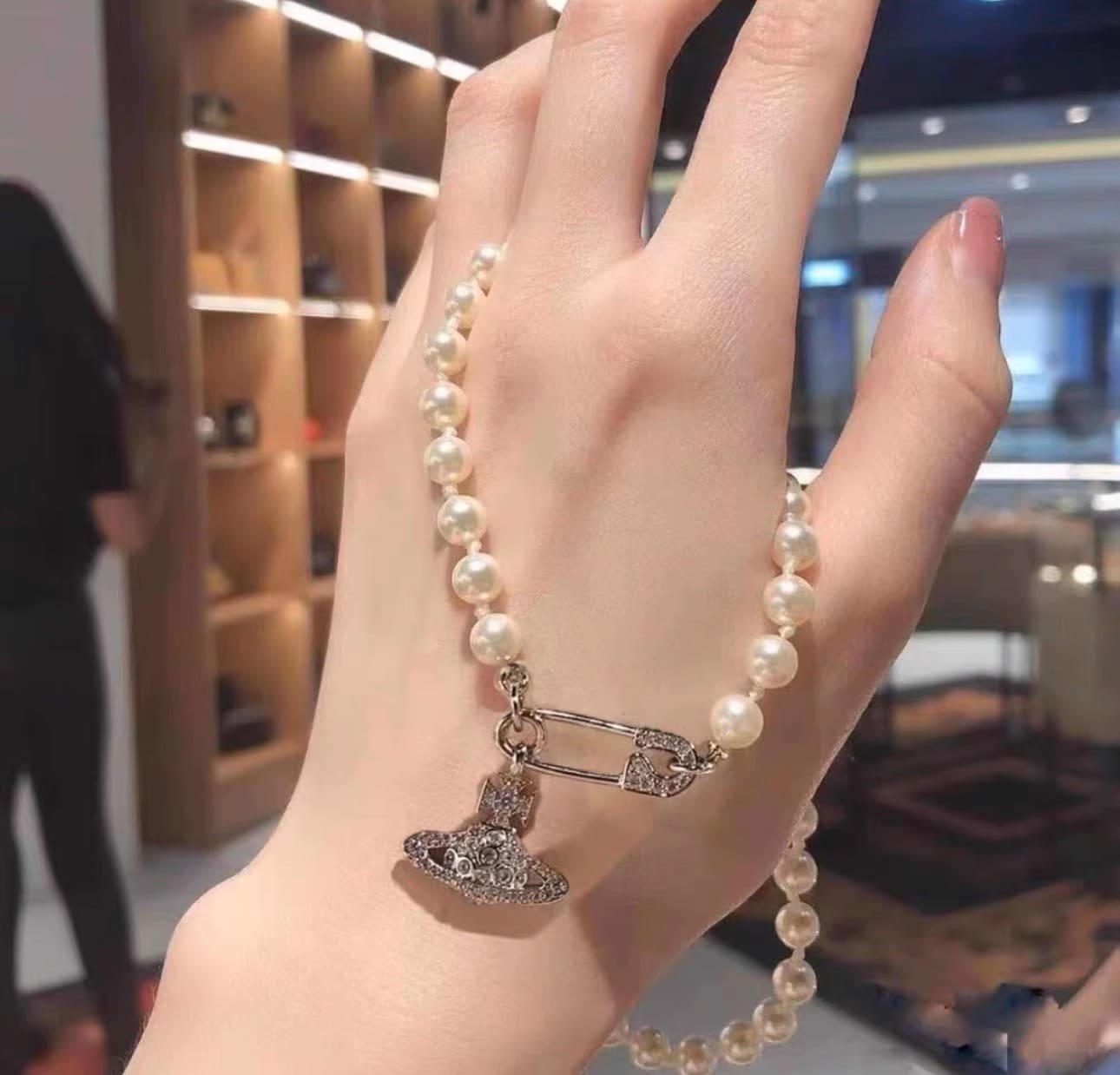 Vivienne Westwood Saturn Pearl Necklace Empress Dowager Pin Pearl Necklace