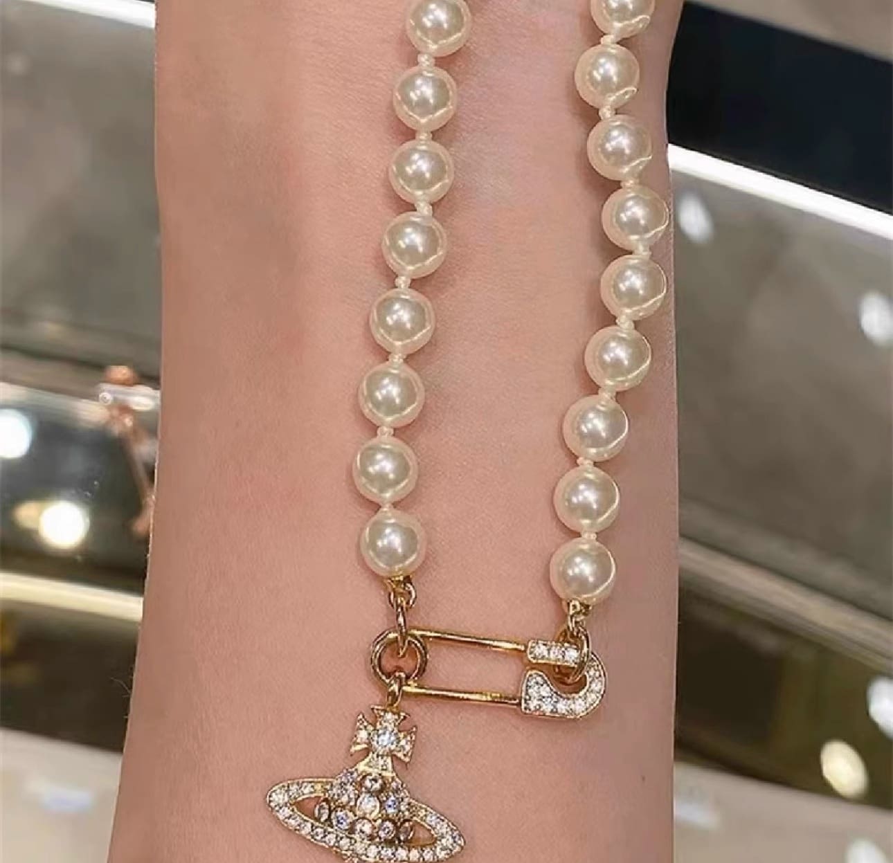 Vivienne Westwood Saturn Pearl Necklace Empress Dowager Pin Pearl Necklace