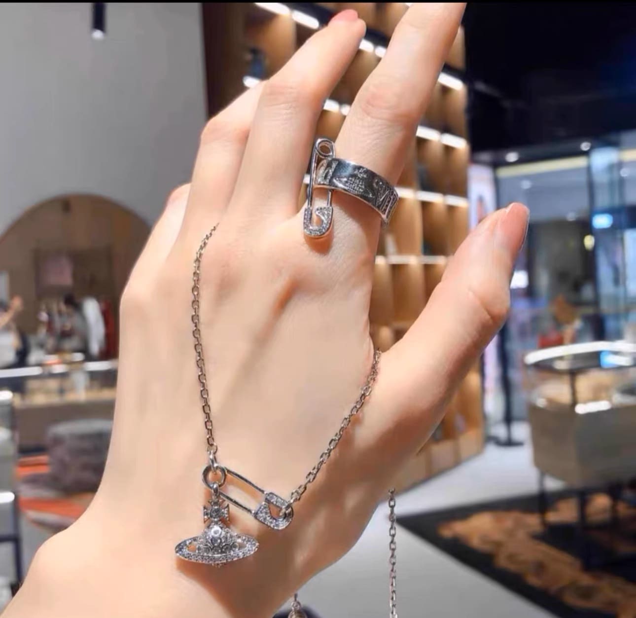 Vivienne Westwood Saturn Pearl Necklace Empress Dowager Pin Pearl Necklace